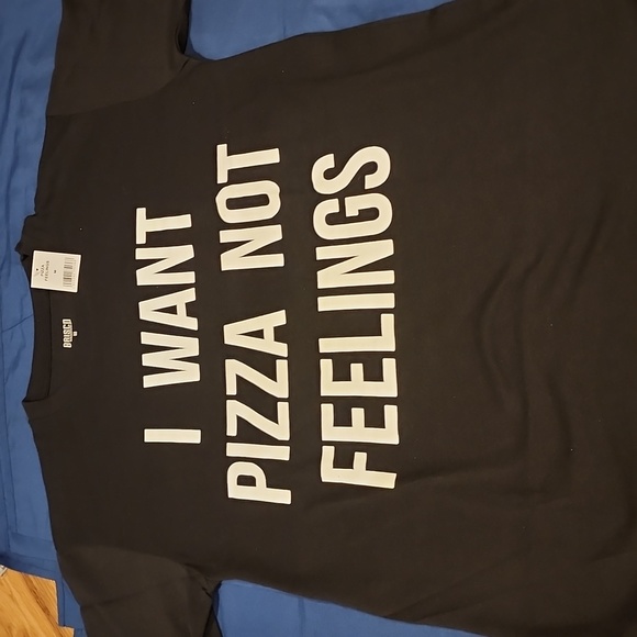 BNWT "I Want Pizza Not Feelings" Graphic t-shirt - Picture 4 of 4